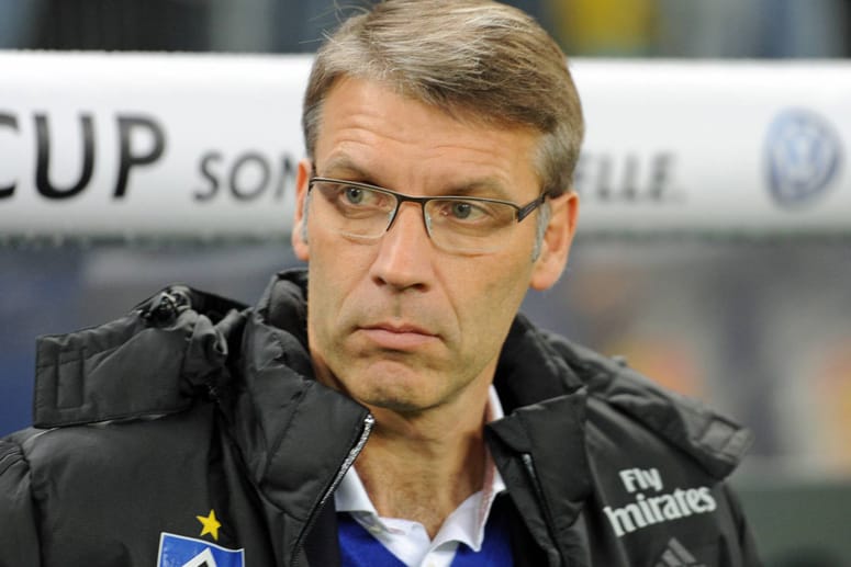 Peter Knäbel ist unzufrieden mit Hamburgs Effizienz nach ruhenden Bällen.