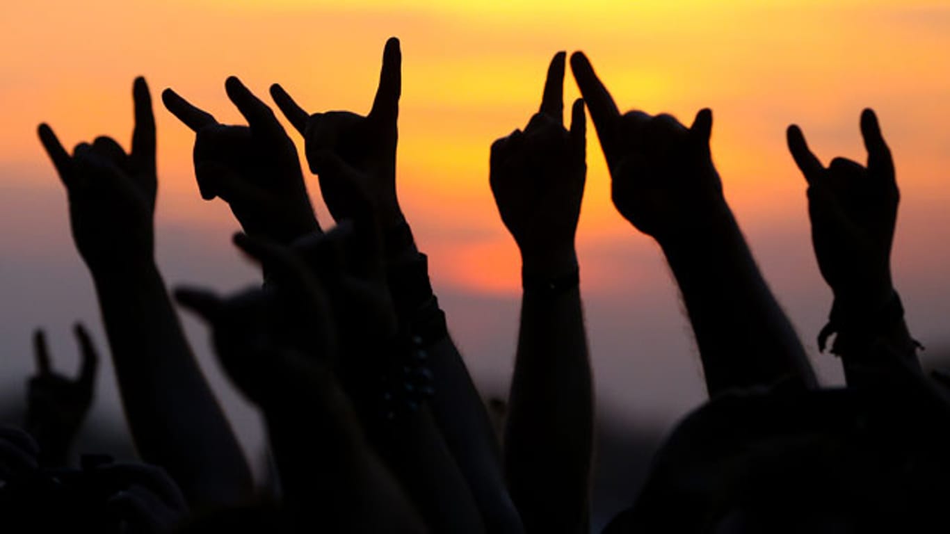 Auch beim Summer Breeze 2015 werden die Metal-Fans die "Pommesgabel" in die Höhe recken.