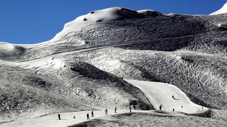 An der Grenze zwischen Frankreich und der Schweiz (Kanton Wallis) liegt das Skigebiet Les Portes du Soleil. "Die Sonnentore" umfassen 650 gespurte Pistenkilometer (Off-Pisten-Abfahrten nicht mit eingerechnet) und machen die Region zum größten Skigebiet der Welt.