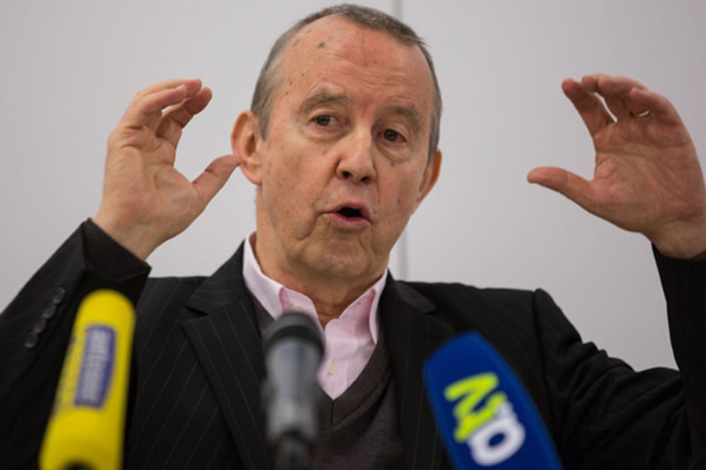 FCA-Präsident Walther Seinsch nimmt seinen Hut.