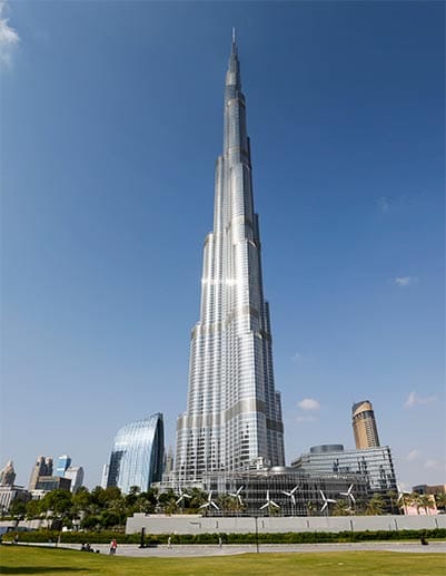 Das mit 828 Metern höchste Bauwerk der Welt, der "Burj Khalifa" in Dubai, belegt mit Kosten von 1,5 Milliarden Dollar den fünften Platz.