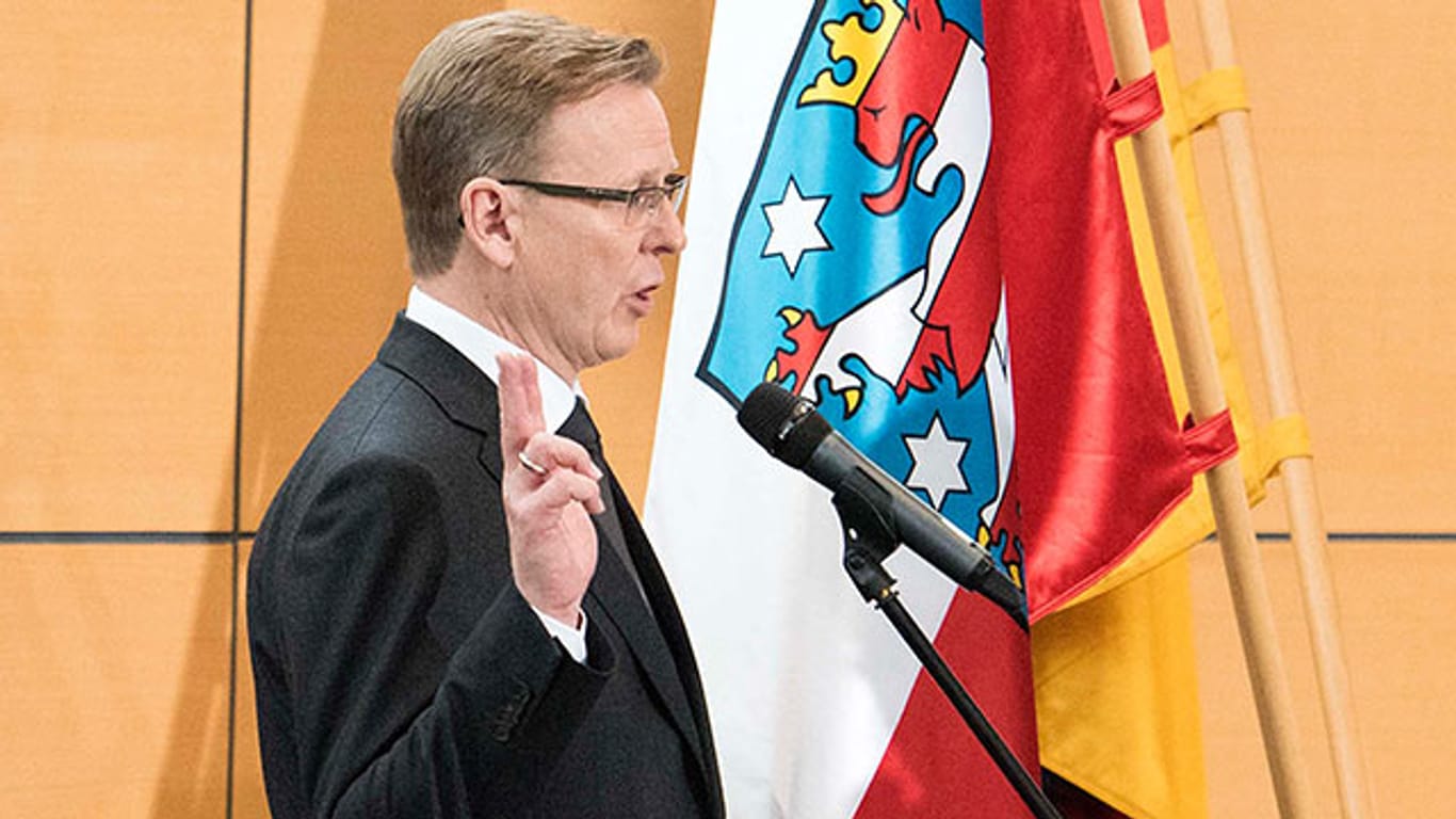 Bodo Ramelow ist im zweiten Wahlgang zum Ministerpräsidenten von Thüringen gewählt worden.