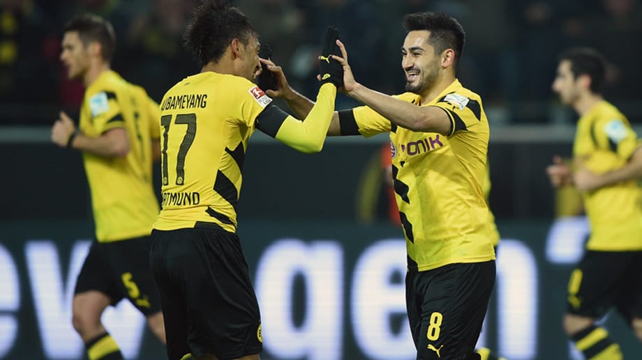 Vorbereiter Pierre-Emerick Aubameyang (li.) jubelt mit Torschütze Ilkay Gündogan.