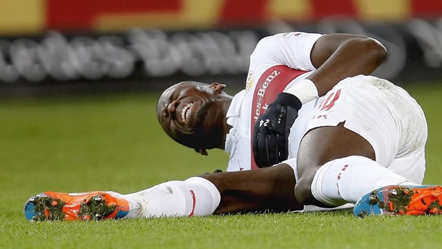 Antonio Rüdiger musste wegen einer Knieverletzung den Platz verlassen. Antonio Rüdiger musste wegen einer Knieverletzung den Platz verlassen.