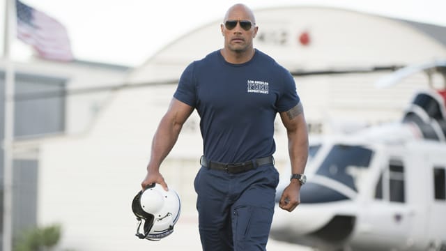 Dwayne Johnson macht wie üblich einen entschlossenen Eindruck.