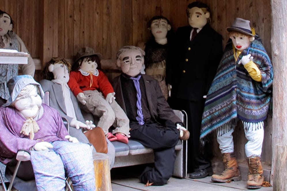 Die lebensgroßen Puppen haben sich längst zu einer Touristenattraktion entwickelt.
