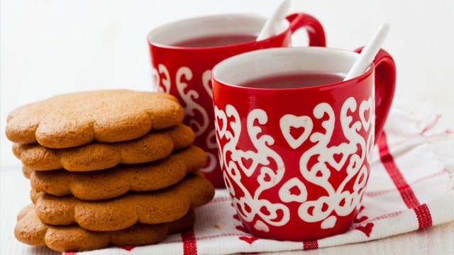 Nach schwedischem Brauch wird Glögg mit Lussekatter-Plätzchen genossen