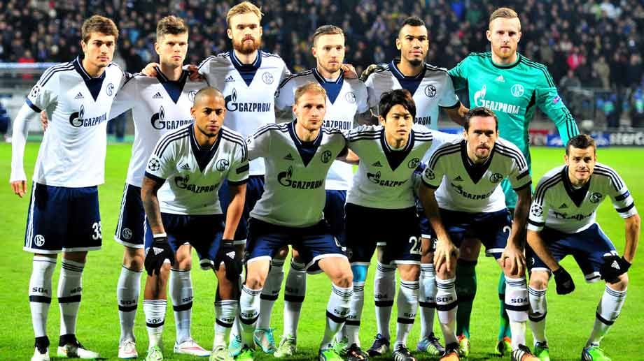 Der knappe 1:0-Endstand reicht für die Schalker zum Einzug in das Achtelfinale, weil Chelsea gleichzeitig 3:1 gegen Lissabon gewinnt. Der knappe 1:0-Endstand reicht für die Schalker zum Einzug in das Achtelfinale, weil Chelsea gleichzeitig 3:1 gegen Lissabon gewinnt.