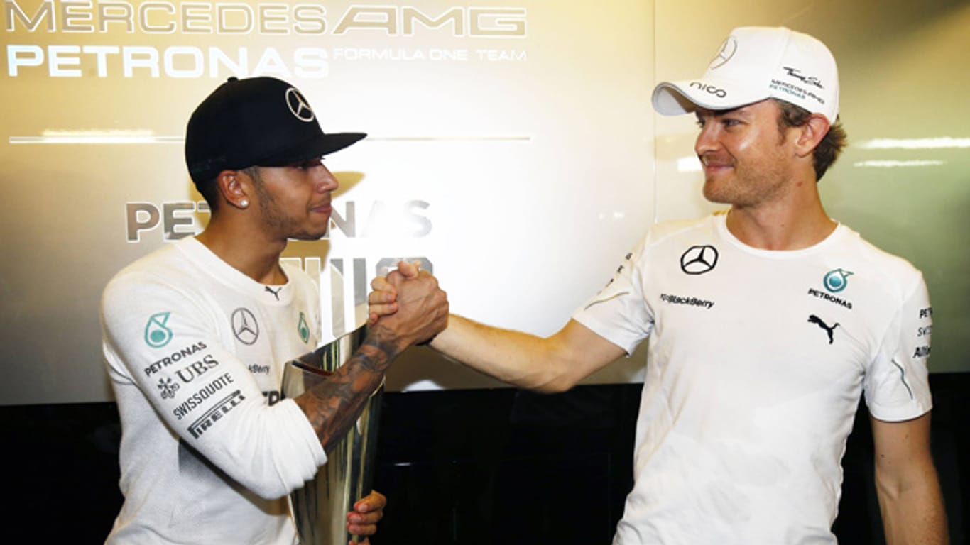 Die Mercedes-Piloten Lewis Hamilton (li.) und Nico Rosberg sind auch in der nächsten Saison die Topfavoriten auf den WM-Titel.