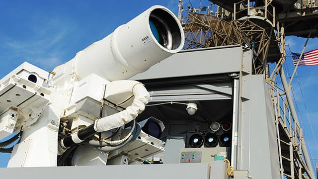 Die Strahlen-Kanone LaWS der U.S. Navy wurde in den vergangenen Monaten erfolgreich im Persischen Golf getestet. Die Strahlen-Kanone LaWS der U.S. Navy wurde in den vergangenen Monaten erfolgreich im Persischen Golf getestet.