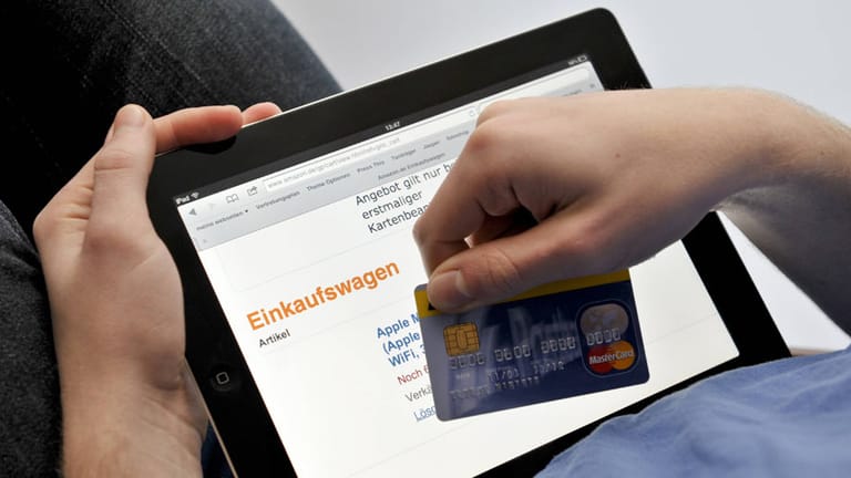 Der Kauf auf Kreditkarte ist das häufigste und von den meisten Shops akzeptierte Zahlungsverfahren.