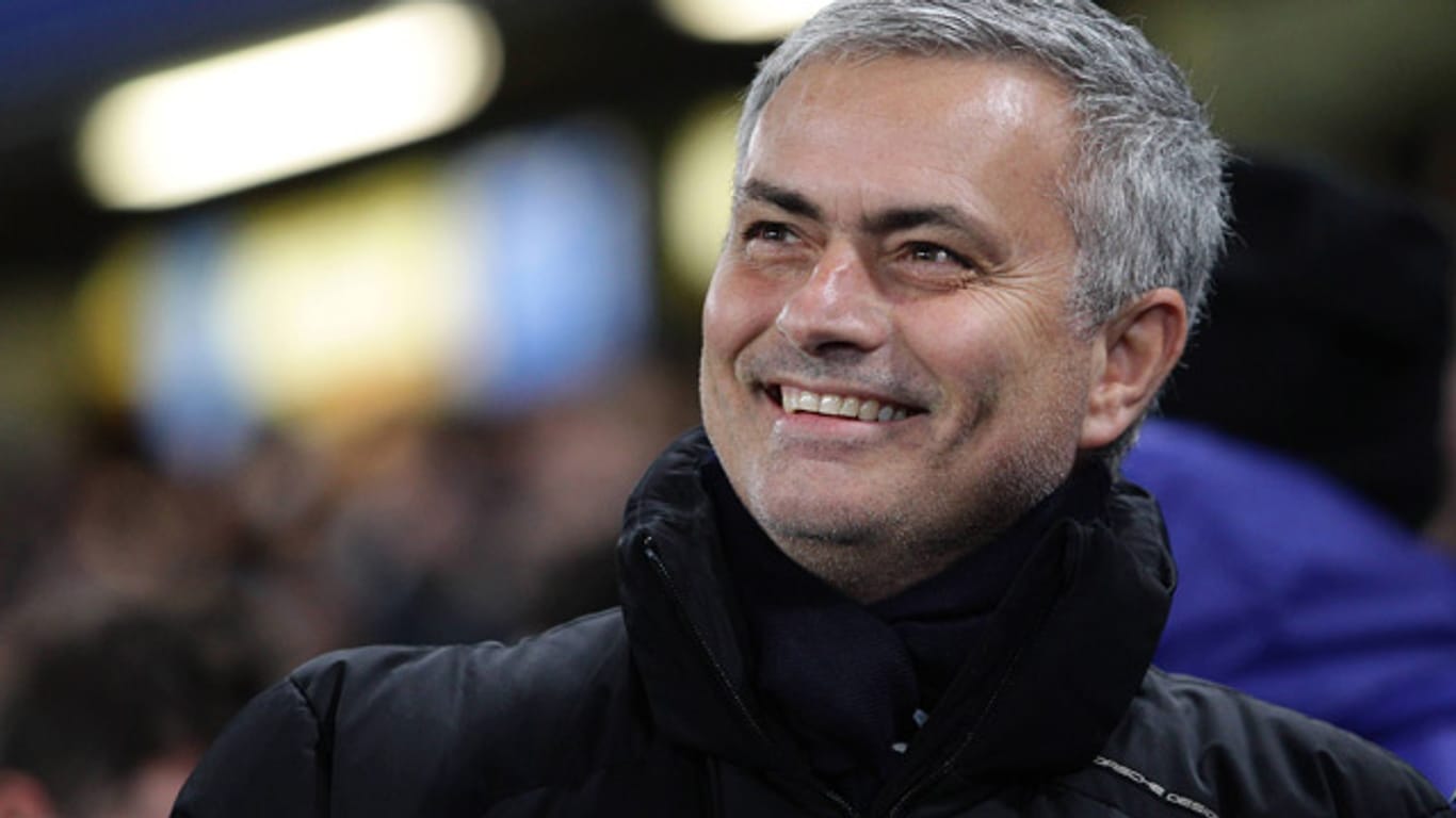 Chelsea-Coach Jose Mourinho hat allen Grund zur Freude. Sein Team ist in allen teilnehmenden Wettbewerben spitze.