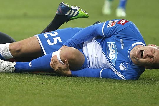 Schlimme Szene: In der Partie gegen Frankfurt verletzt sich 1899-Talent Niklas Süle schwer.