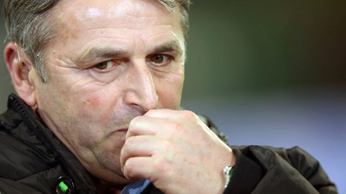 Wolfsburg-Manager Klaus Allofs geht mit Schiedsrichter Manuel Gräfe hart ins Gericht.