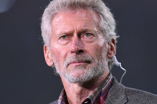 Gegenwind für Paul Breitner. Die Bundesliga-Manager wehren sich gegen die Aussagen des Welt- und Europameisters.