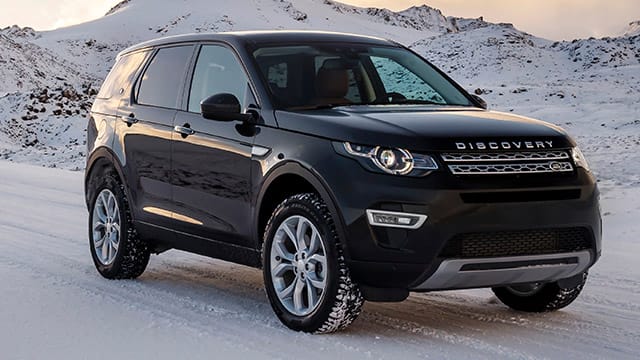 Schön sportlich auch in Schnee und Eis - der Land Rover Discovery Sport