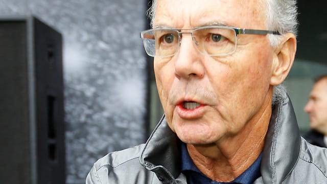 Franz Beckenbauer gibt Paul Breitner in der Sache recht.