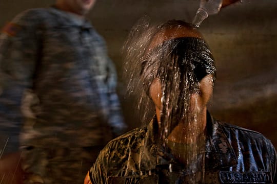 Beim sogenannten "Waterboarding" wird das Ertrinken simuliert