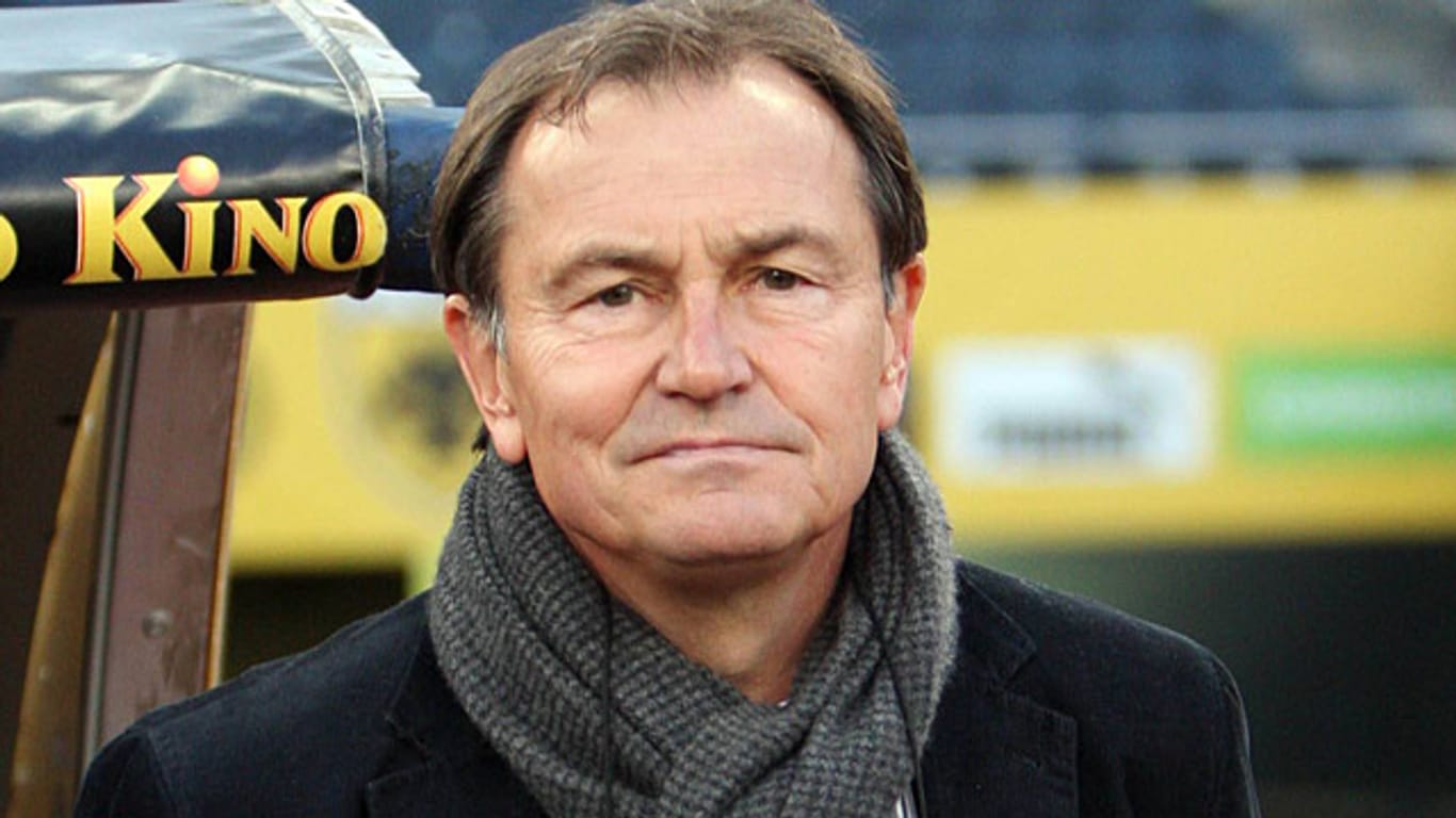 Ewald Lienen soll St. Pauli vor dem Abstieg in die 3. Liga retten.