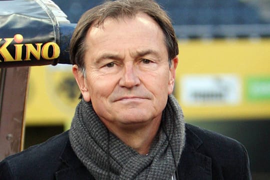 Ewald Lienen soll St. Pauli vor dem Abstieg in die 3. Liga retten.