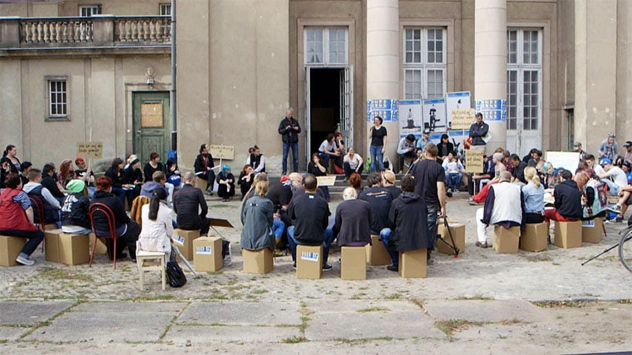 Die Problematik führte im September 2014 in Berlin zum ersten Bundeskongress für Straßenkinder. Zahlreiche obdachlose Jugendliche diskutierten hier über ihre Situation und entwarfen einen Forderungskatalog.