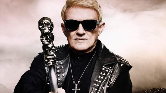 Der einstige Schlager-Barde Heino fühlt sich wohl in der Rocker-Kluft.