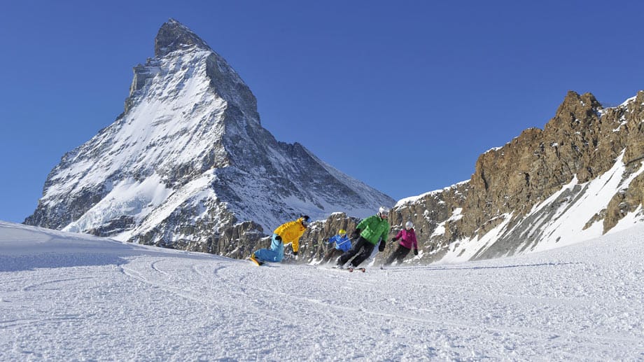 Rang 2: Klein Matterhorn - Zermatt: Mit 15,3 Kilometer Länge ist die Abfahrt vom Klein Matterhorn nach Zermatt in der Schweiz nicht ganz so lang, aber sie kommt ganz ohne Skiwege aus. Man müsste allerdings sehr weite Bögen fahren, um hier tatsächlich die offiziell angegebenen 25 Abfahrtskilometer zurückzulegen. Der Startpunkt ist auf 3820 Metern an der höchsten Seilbahnstation Europas.