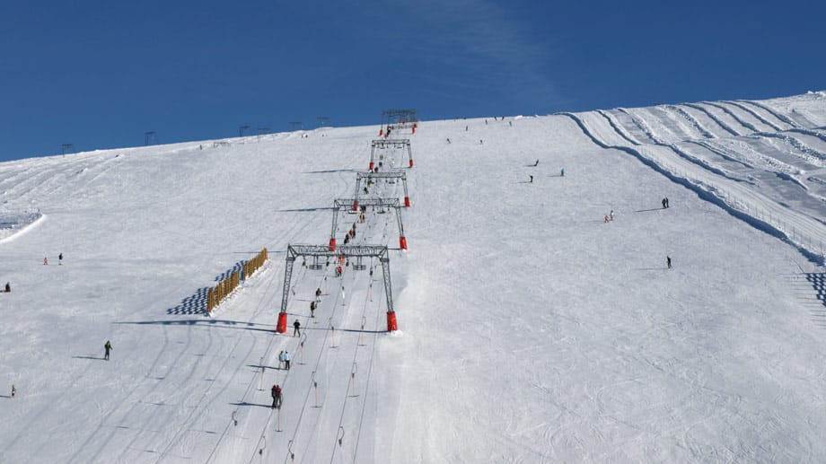 Rang 1: Dôme de la Lauze - Mont de Lans: Volle 17,0 Kilometer misst die Abfahrt vom Dôme de la Lauze im Skigebiet von Les 2 Alpes im französischen Ecrins-Massiv. Das ist genauso Weltrekord für präparierte Abfahrten wie die ununterbrochene Höhendifferenz von 2288 Metern. Startpunkt ist in 3568 Metern Höhe.