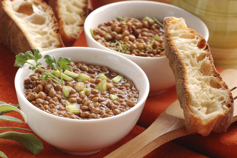 Linsensuppe ist deftig, lässt sich aber auch fettarm zubereiten.