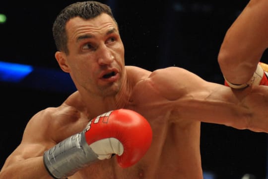 Wladimir Klitschko ist seit 2008 Weltmeister im Schwergewicht nach Version der IBF, WBO, WBA und IBO.