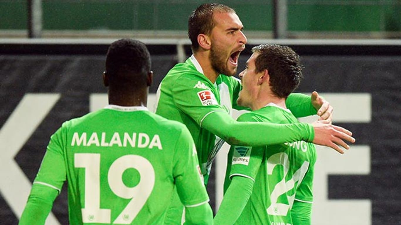 Wolfsburgs Bas Dost jubelt über seinen Treffer zum zwischenzeitlichen 1:1.