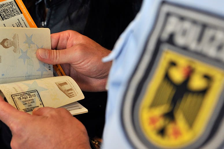 Einreise am Flughafen: Ein geheimes CIA-Dokument gab Agenten Tipps für die Sicherheitskontrollen.