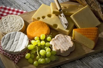 In Milchprodukten wie Camembert, Emmentaler und Gouda ist viel Vitamin B6 enthalten
