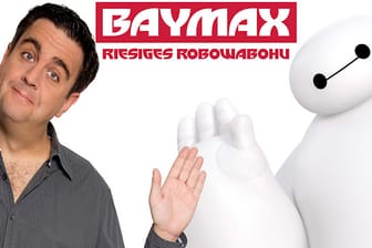 Bastian Pastewka spricht Knuddel-Roboter Baymax.