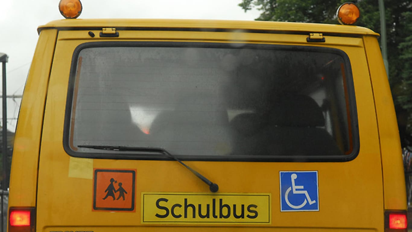 Schulbus für Behinderte (Symbolbild): Eine Begleiterin von behinderten Schulkindern hat sich einen höheren Lohn erstritten
