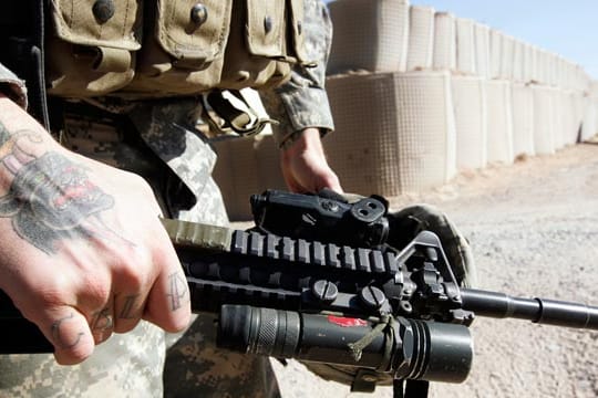 Bunte Truppe: Soldaten der Bundeswehr dürfen Tattoos wieder offen zeigen.