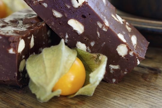 Diese kleinen Pralinen aus Nougat und Nüssen sind eine wahrhaftige Verführung