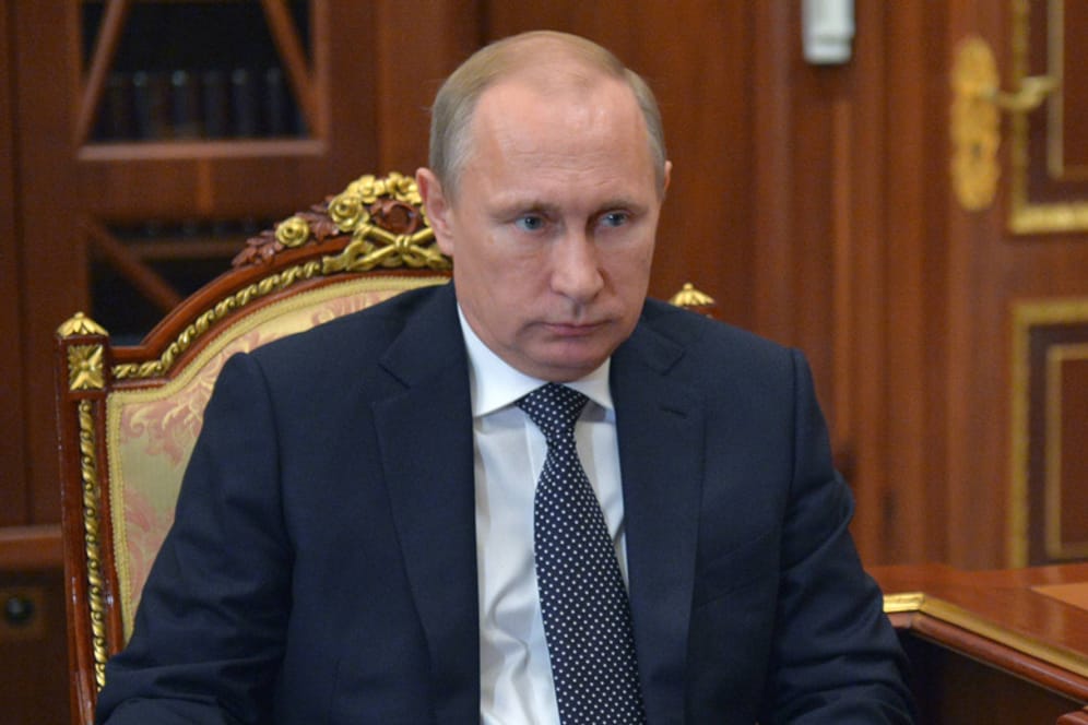 Russlands Präsident Wladimir Putin im Kreml: Die Wirtschaft des Landes schrumpft erstmals seit Jahren