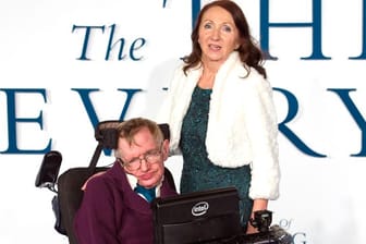 Stephen Hawking und seine Ex-Frau Jane Wilde bei der England-Premiere von "Die Entdeckung der Unendlichkeit"