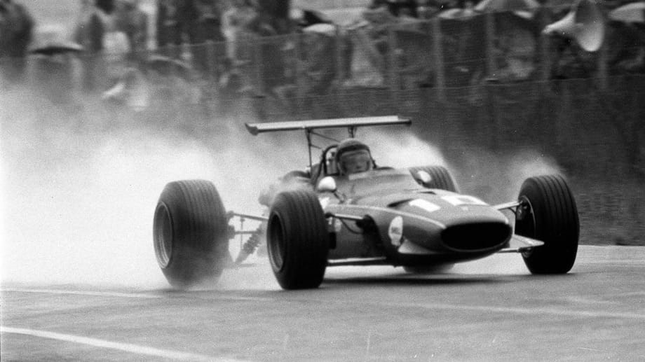 Seinen ersten Auftritt in der Formel 1 hat Jacky Ickx im Jahr 1966 auf dem Nürburgring.