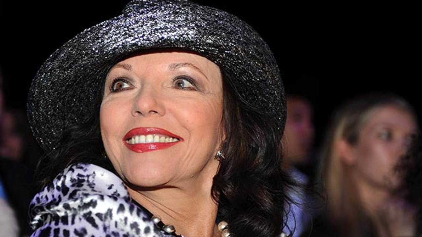 Sie ist nun eine "Dame": Joan Collins wurde von der Queen geehrt.