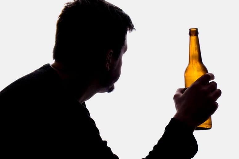 Alkoholismus bleibt für das Umfeld oft unbemerkt.