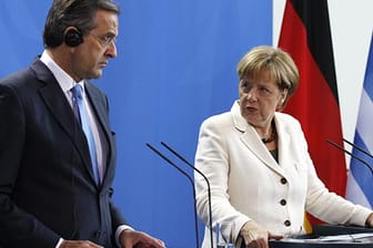 Athener Regierungschef Saramas, Kanzlerin Merkel: Sparkurs ist alternativlos