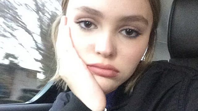 Lily-Rose Depp zeigt sich in den sozialen Medien.