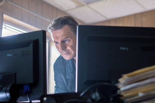 Der frühere CIA-Agent Bryan Mills (Liam Neeson) wird gejagt.