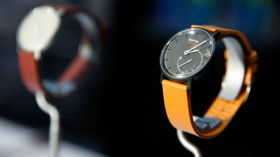 Die Activité Pop von Withings sieht aus wie eine herkömmliche Armbanduhr, im Innern steckt ein Fitness-Tracker.