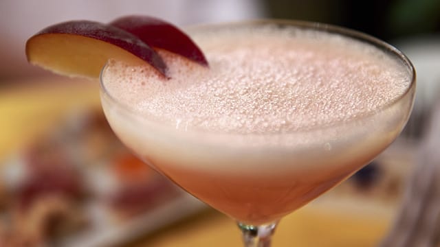 Der Bellini ist ein sehr glamouröser Cocktail und deshalb bestens für festliche Anlässe geeignet