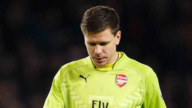 Patzer und Zigarette nach dem Spiel: Arsenal-Keeper Wojciech Szczesny steht in der Kritik. Patzer und Zigarette nach dem Spiel: Arsenal-Keeper Wojciech Szczesny steht in der Kritik.