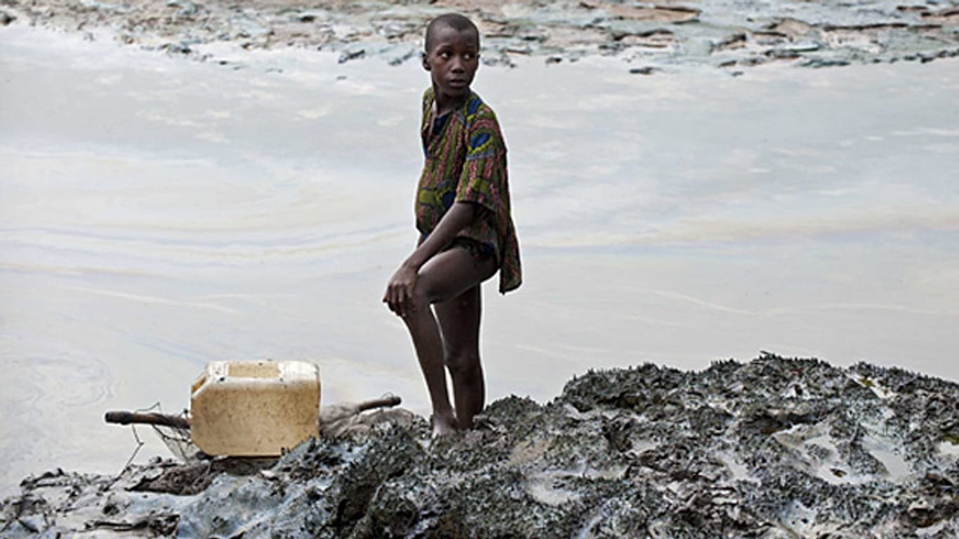 Ölkatastrophen von 2008: Der Fluss Gio in der Nähe von Bodo wurde verschmutzt