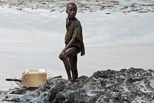 Ölkatastrophen von 2008: Der Fluss Gio in der Nähe von Bodo wurde verschmutzt